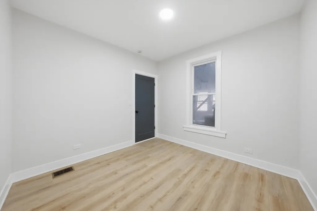 646 West 47th Place Chicago IL 60638