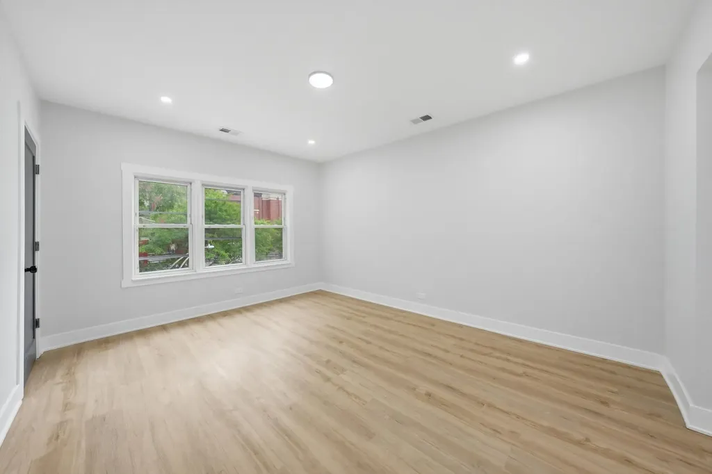 646 West 47th Place Chicago IL 60638