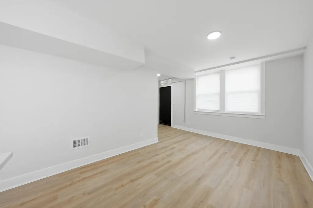 646 West 47th Place Chicago IL 60638