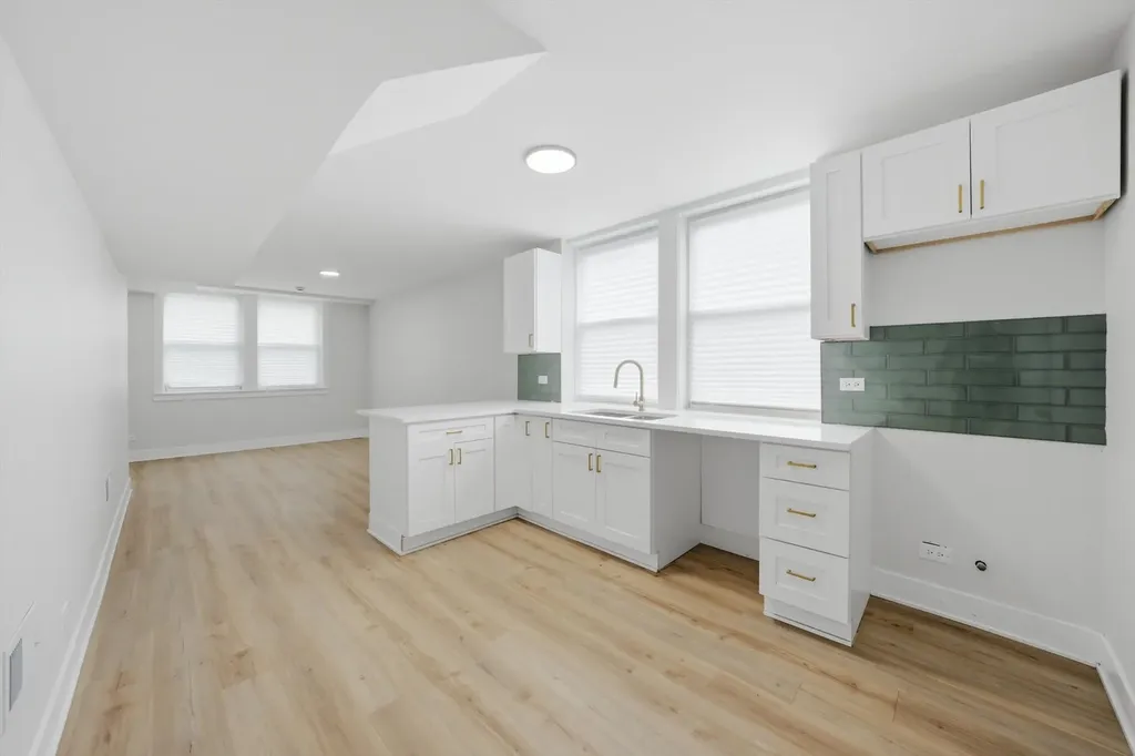646 West 47th Place Chicago IL 60638