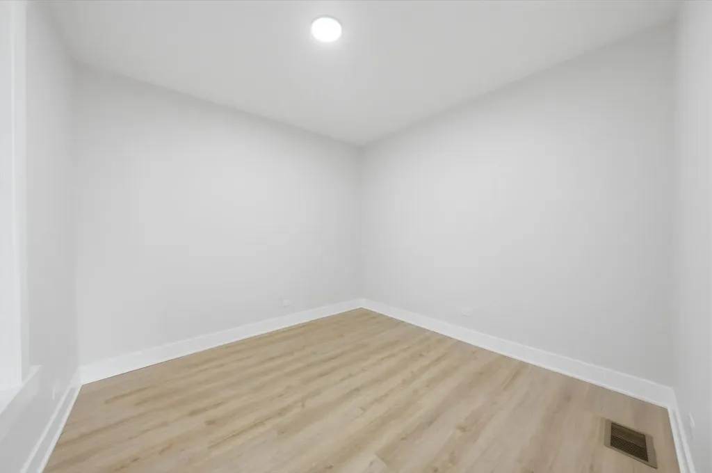646 West 47th Place Chicago IL 60638