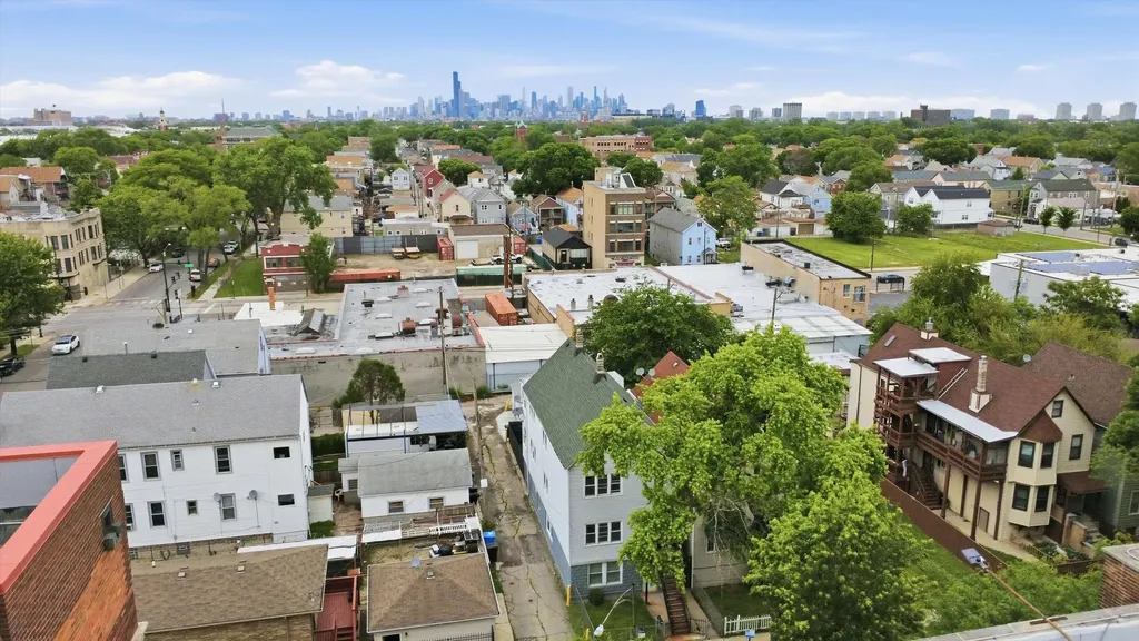 646 West 47th Place Chicago IL 60638