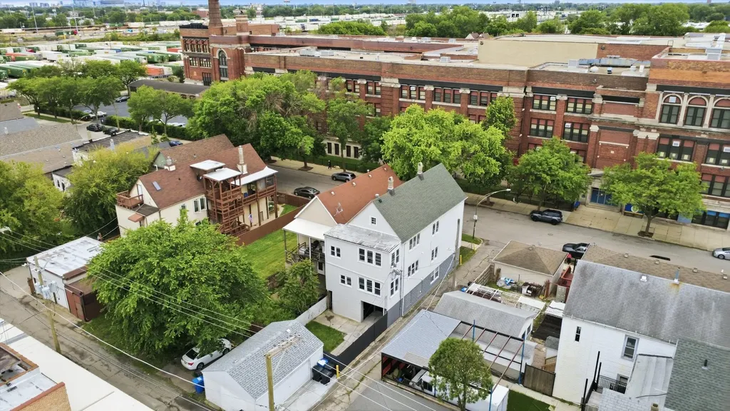 646 West 47th Place Chicago IL 60638