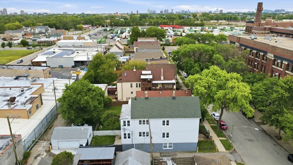 646 West 47th Place Chicago IL 60638