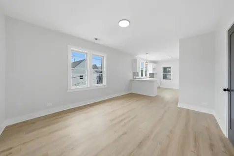 646 West 47th Place Chicago IL 60638