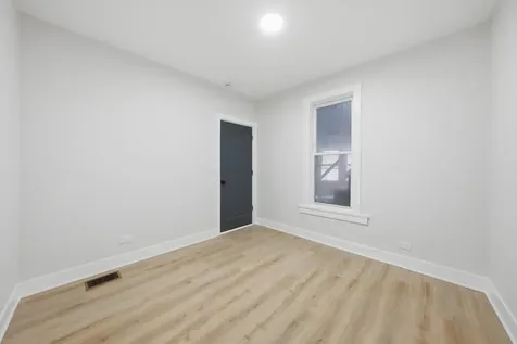 646 West 47th Place Chicago IL 60638
