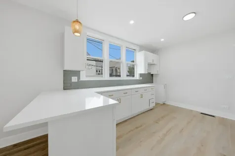 646 West 47th Place Chicago IL 60638