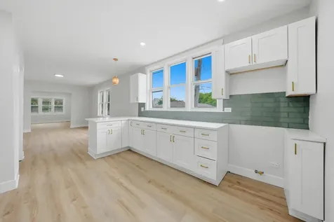646 West 47th Place Chicago IL 60638