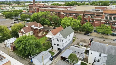 646 West 47th Place Chicago IL 60638