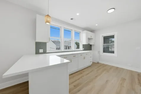 646 West 47th Place Chicago IL 60638
