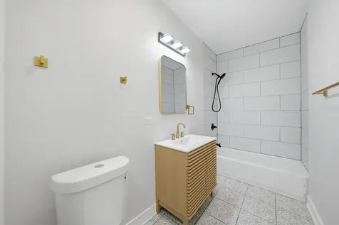 646 West 47th Place Chicago IL 60638