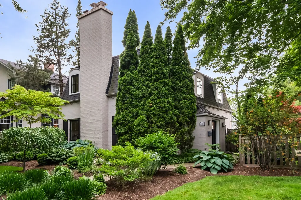 2766 Asbury Avenue Evanston IL 60201