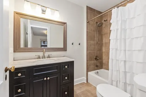 2766 Asbury Avenue Evanston IL 60201