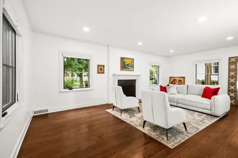 2766 Asbury Avenue Evanston IL 60201