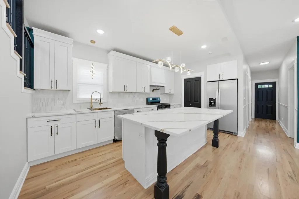 1513 West 61st Street Chicago IL 60636