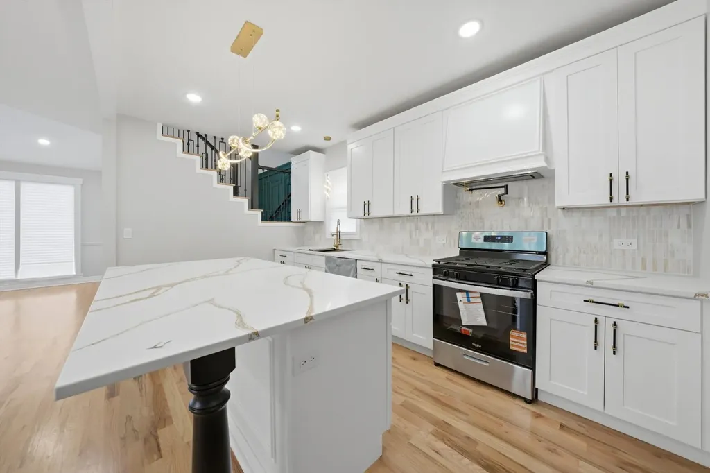 1513 West 61st Street Chicago IL 60636