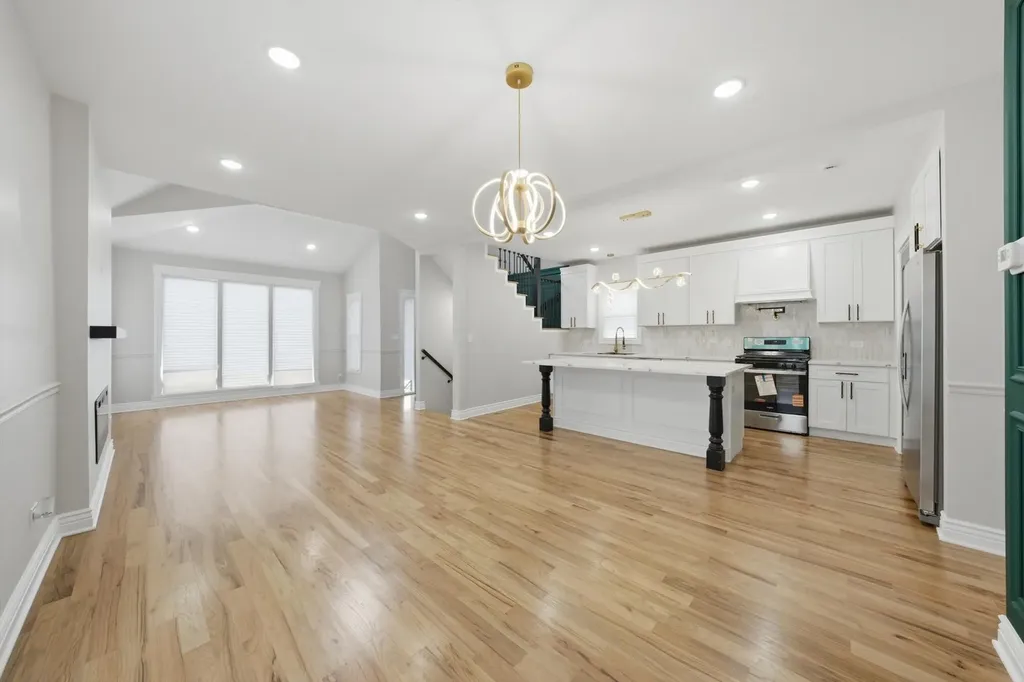 1513 West 61st Street Chicago IL 60636