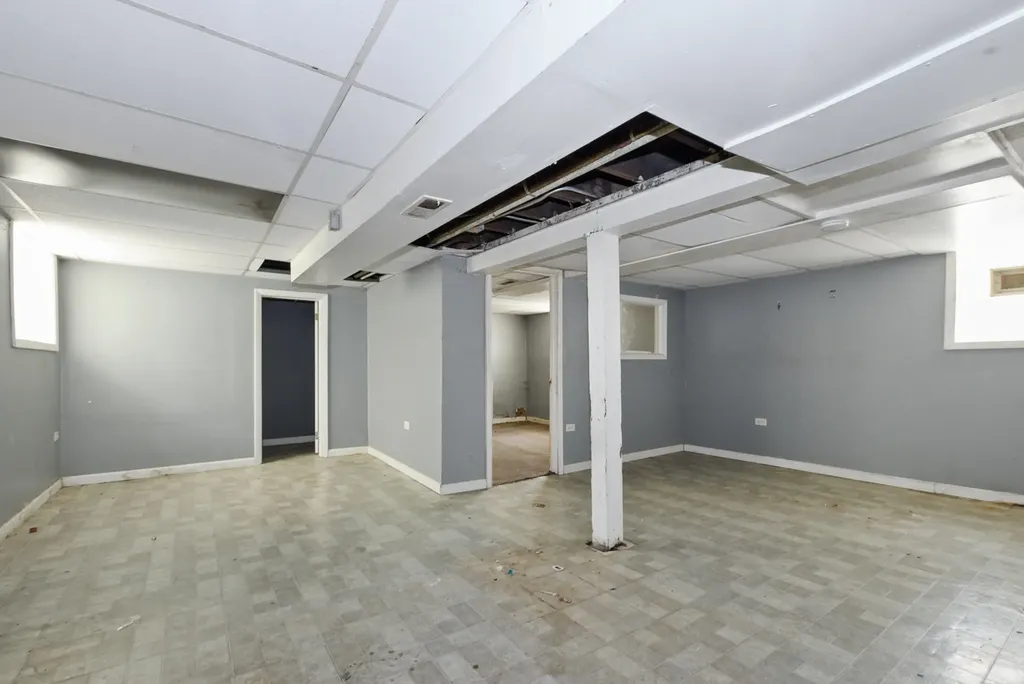 10320 South Indiana Avenue Chicago IL 60628
