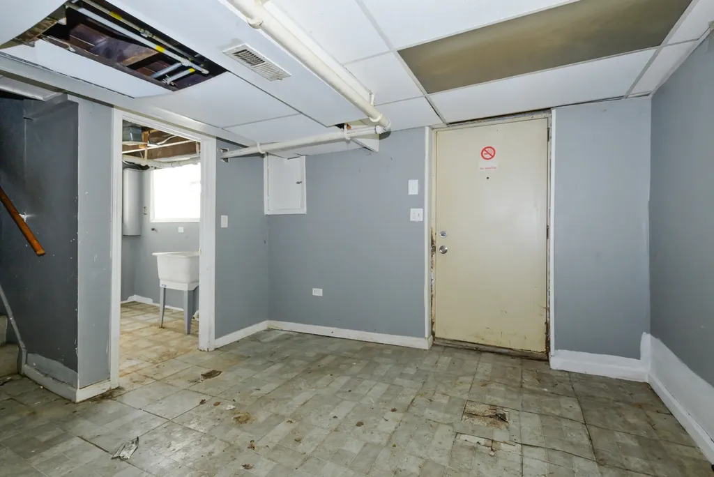 10320 South Indiana Avenue Chicago IL 60628