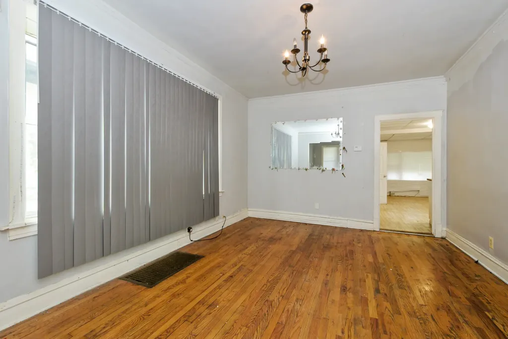 10320 South Indiana Avenue Chicago IL 60628