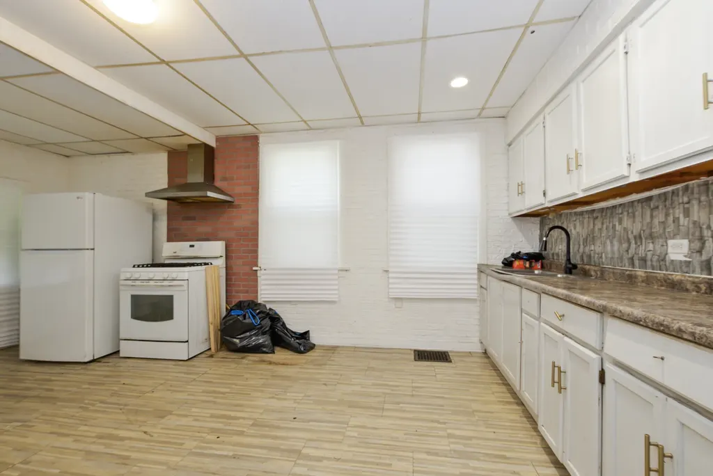 10320 South Indiana Avenue Chicago IL 60628
