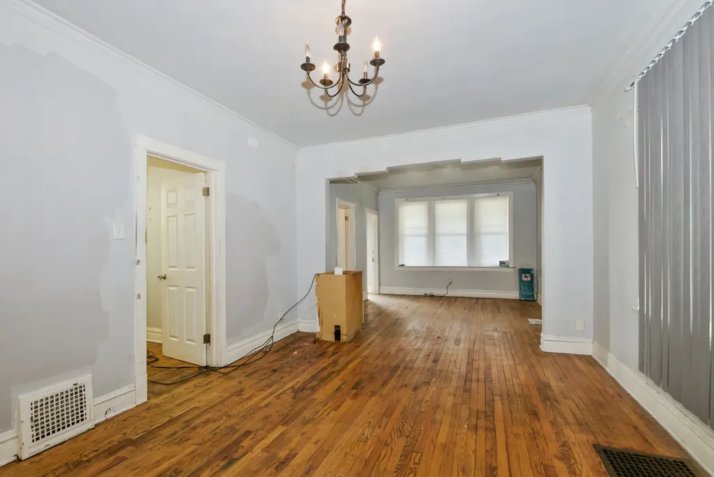 10320 South Indiana Avenue Chicago IL 60628