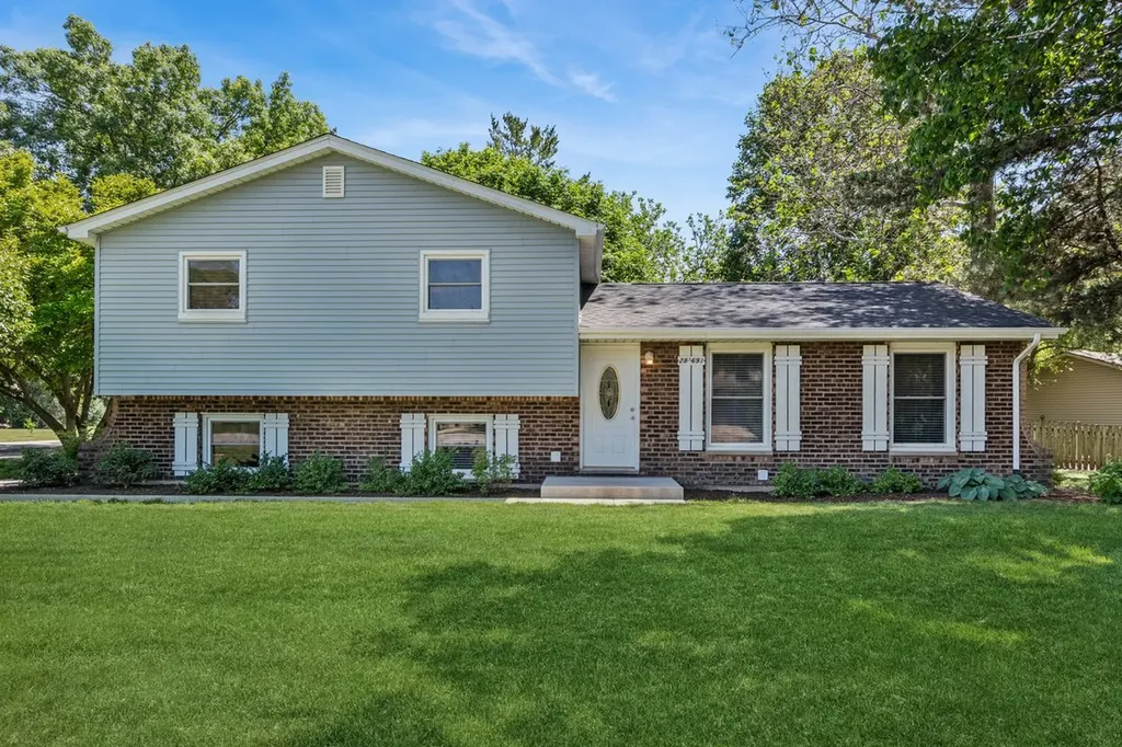 28W691 Leverenz Road Naperville IL 60564