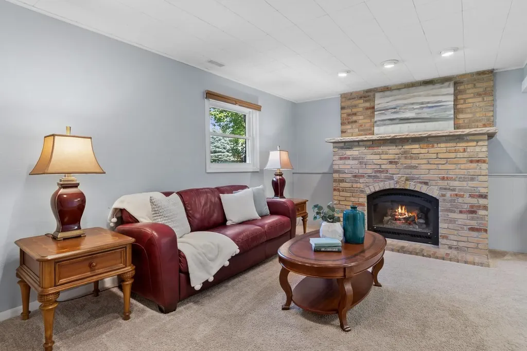 28W691 Leverenz Road Naperville IL 60564