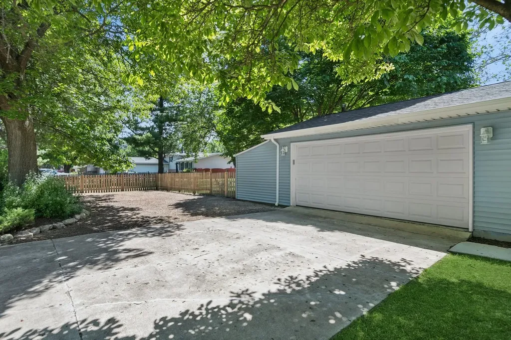 28W691 Leverenz Road Naperville IL 60564