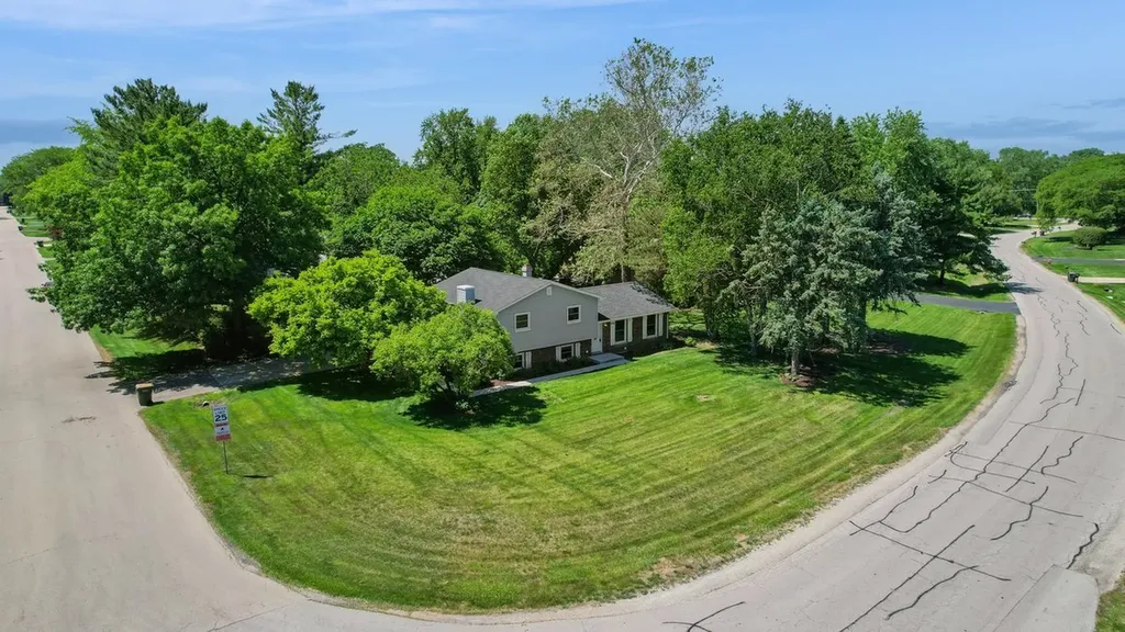 28W691 Leverenz Road Naperville IL 60564