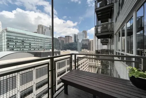 565 West Quincy Street Chicago IL 60661