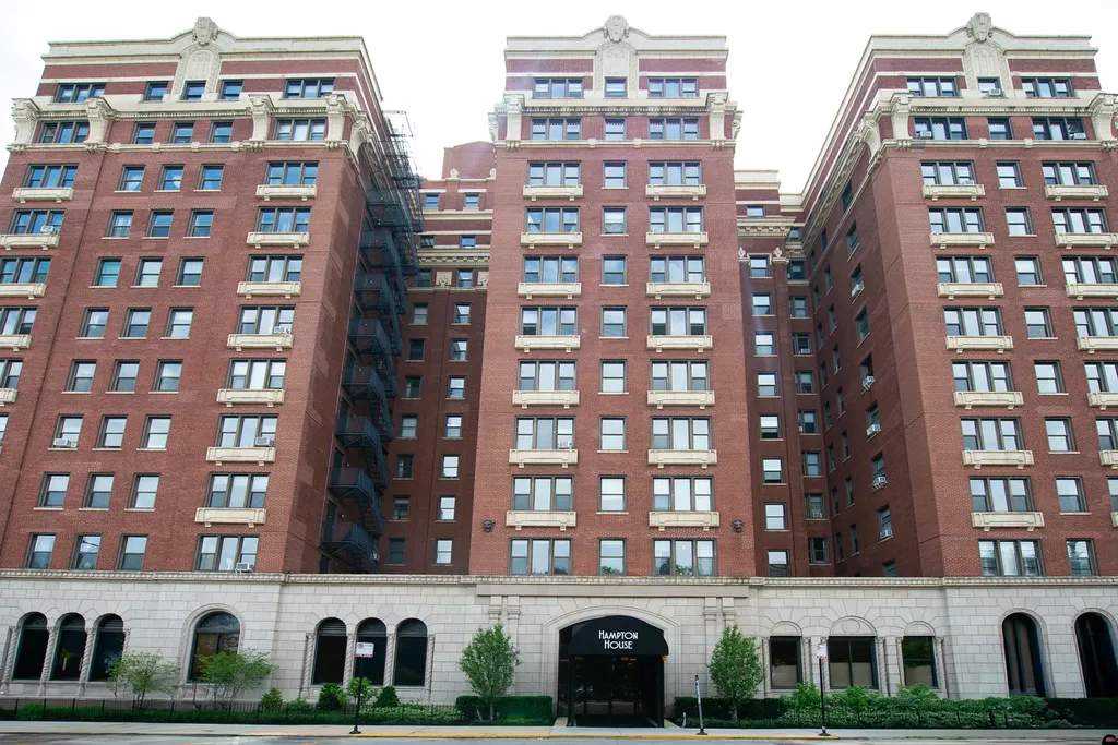 5300 South Shore Drive Chicago IL 60615