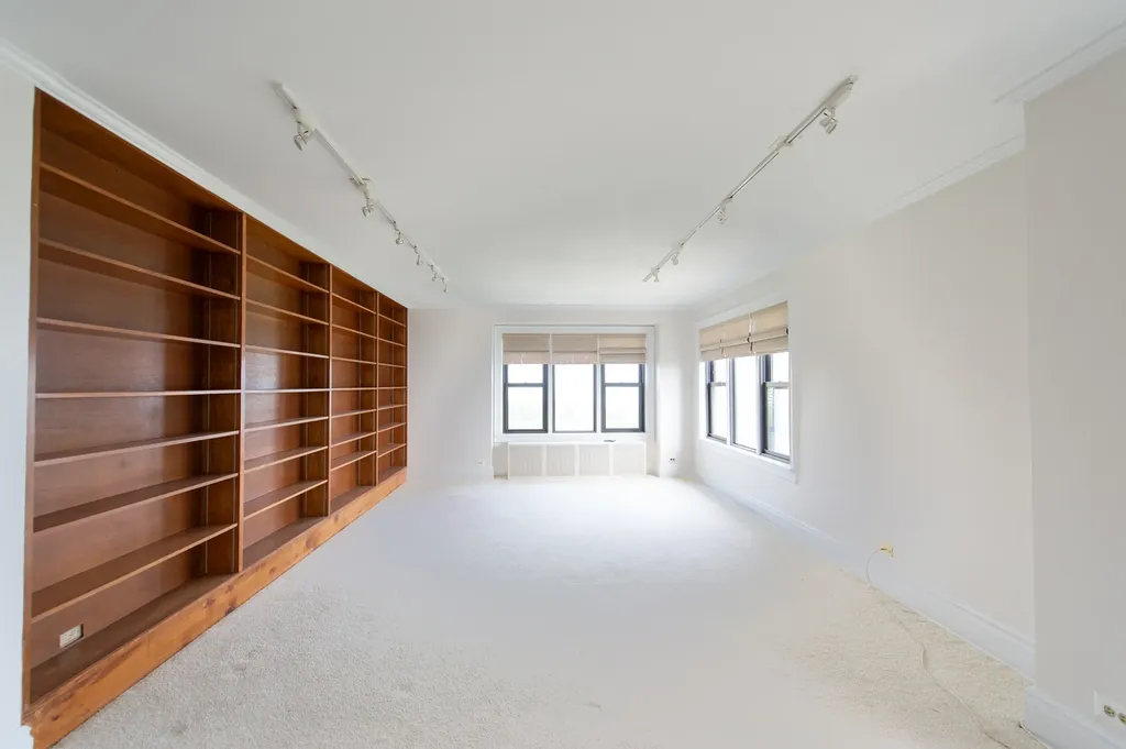 5300 South Shore Drive Chicago IL 60615