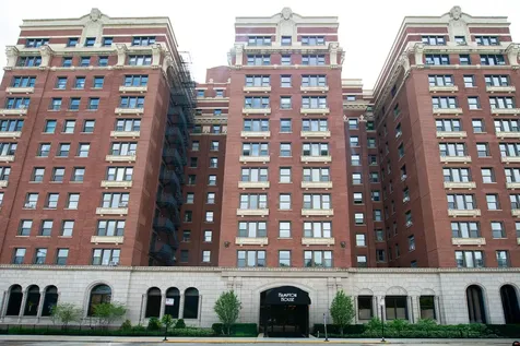 5300 South Shore Drive Chicago IL 60615