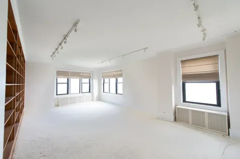 5300 South Shore Drive Chicago IL 60615