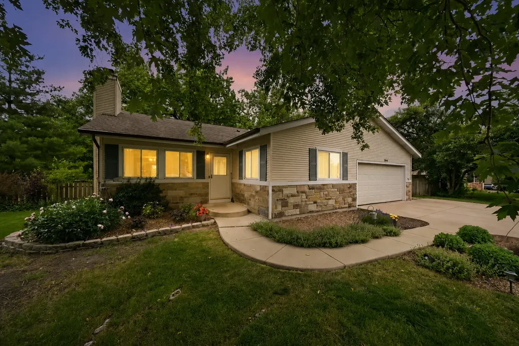 2S445 Sanchez Drive Warrenville IL 60555