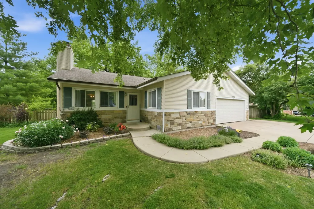 2S445 Sanchez Drive Warrenville IL 60555