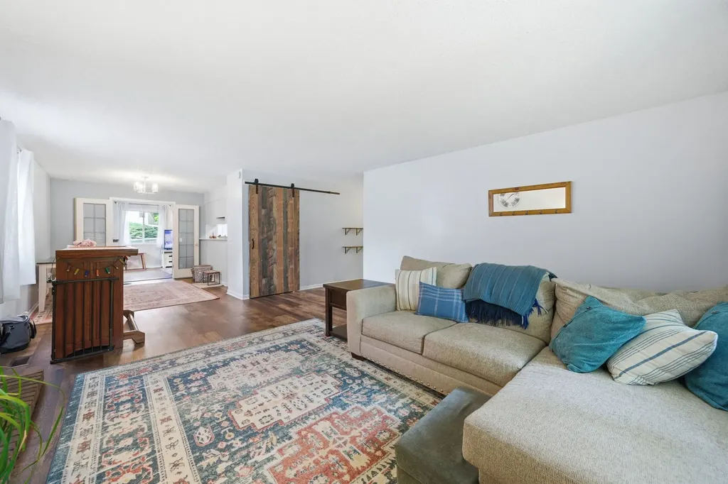 2S445 Sanchez Drive Warrenville IL 60555