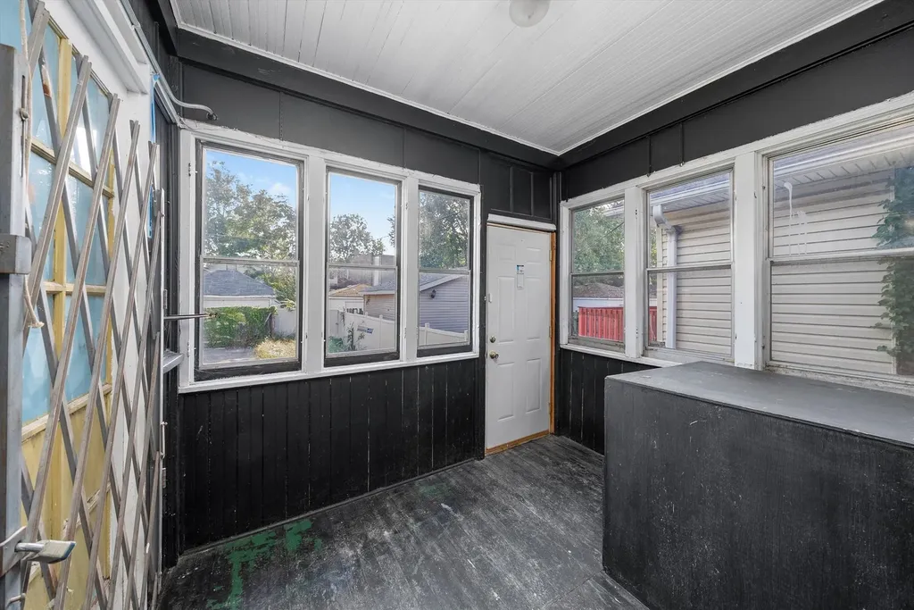 7643 South Paxton Avenue Chicago IL 60649