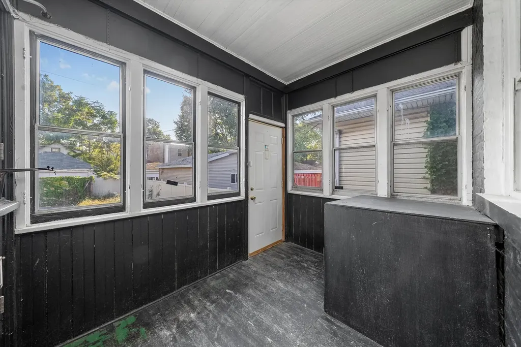 7643 South Paxton Avenue Chicago IL 60649