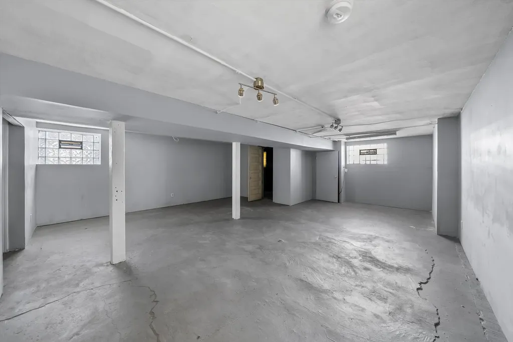 7643 South Paxton Avenue Chicago IL 60649