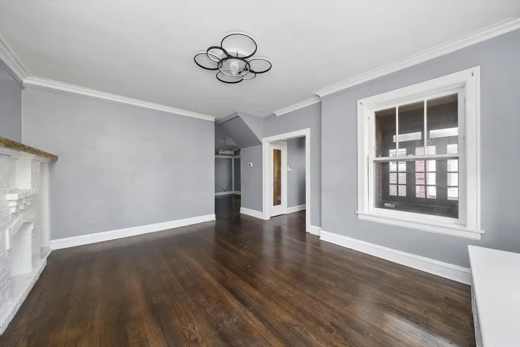 7643 South Paxton Avenue Chicago IL 60649