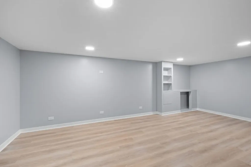 6207 West Eastwood Avenue Chicago IL 60630