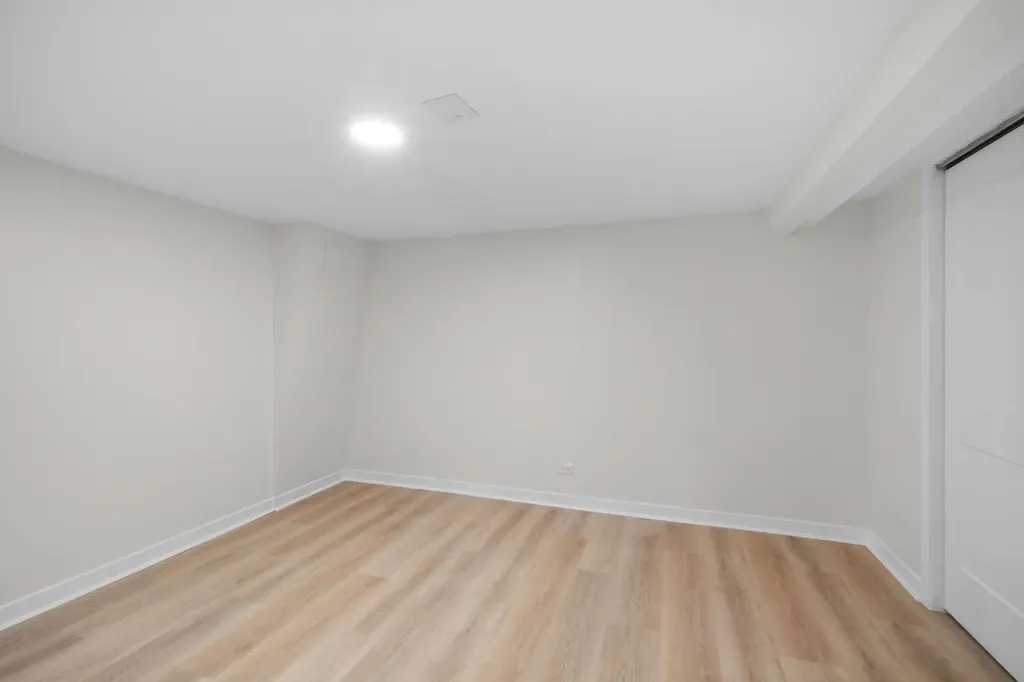 6207 West Eastwood Avenue Chicago IL 60630