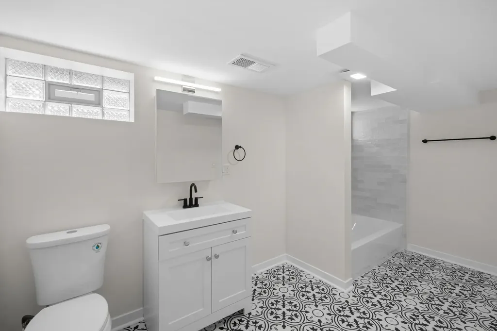 6207 West Eastwood Avenue Chicago IL 60630