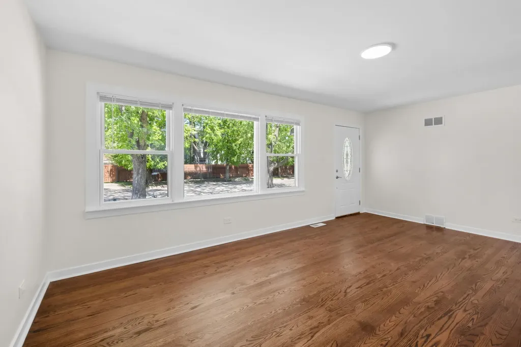 6207 West Eastwood Avenue Chicago IL 60630