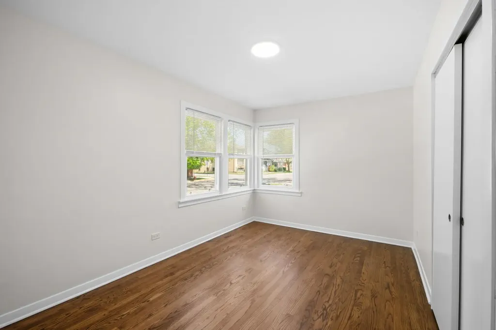6207 West Eastwood Avenue Chicago IL 60630