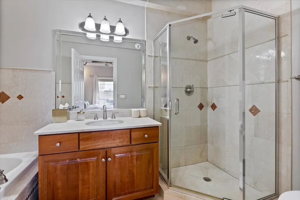 4434 North Dover Street Chicago IL 60640