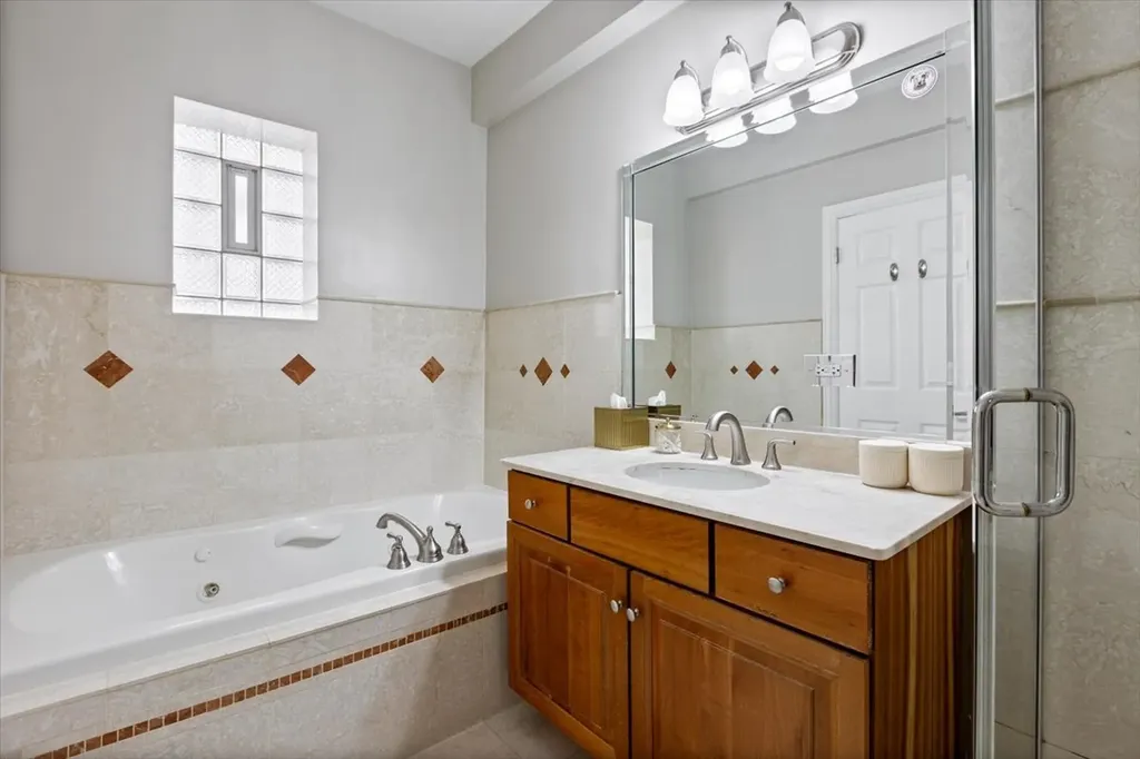 4434 North Dover Street Chicago IL 60640