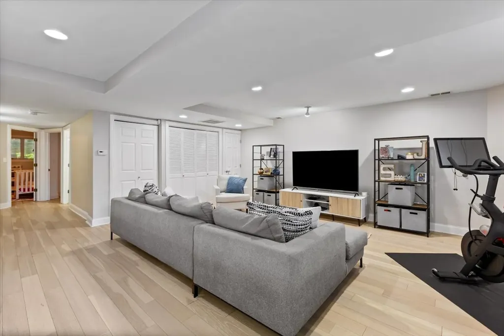 4434 North Dover Street Chicago IL 60640